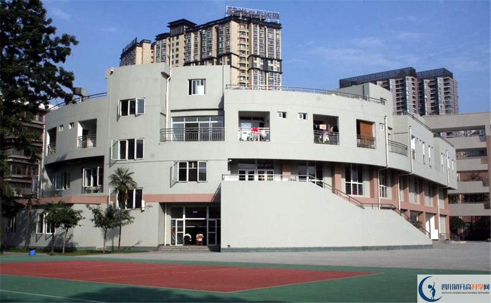 成都市鹽道街中學(xué)的高中住宿好不好？