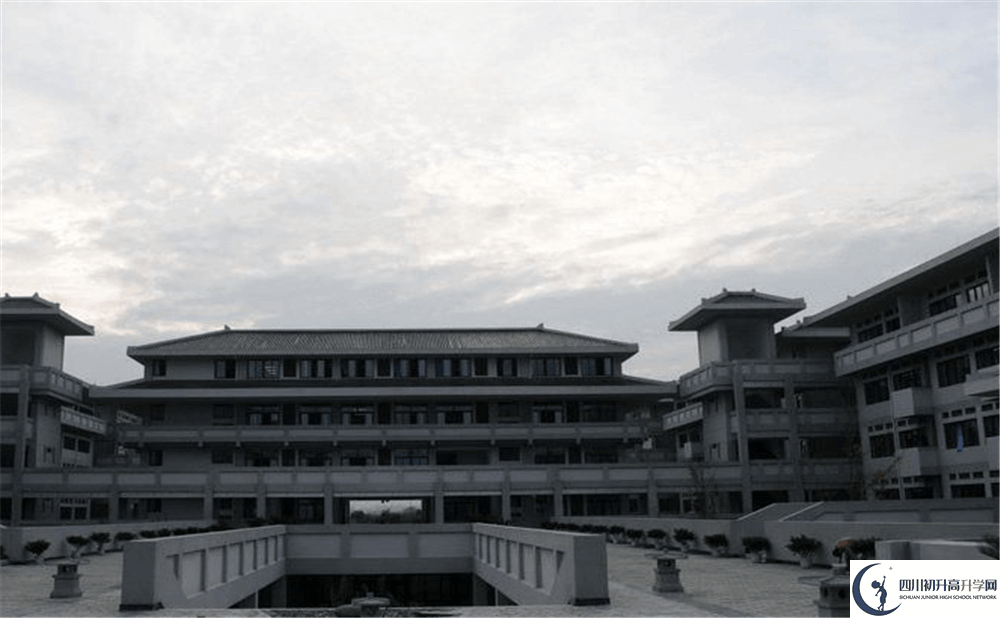 成都石室中學(xué)北湖校區(qū)的高中住宿好不好？