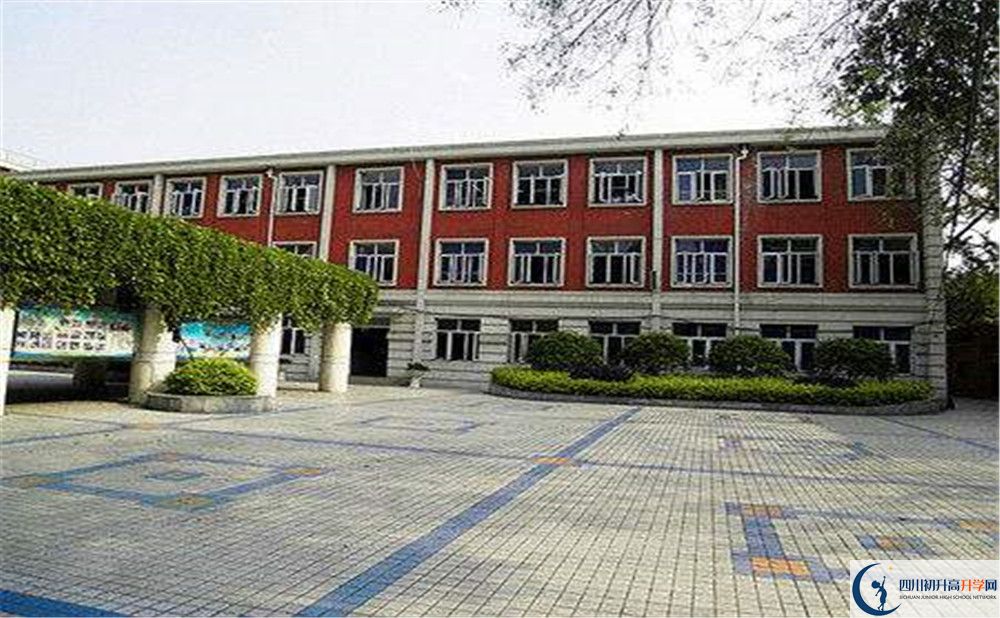 成都樹(shù)德中學(xué)一學(xué)期的學(xué)費(fèi)是多少？