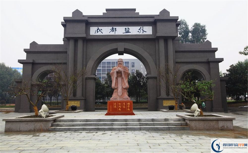 鹽道街外國語學(xué)校一學(xué)期的學(xué)費(fèi)是多少錢？