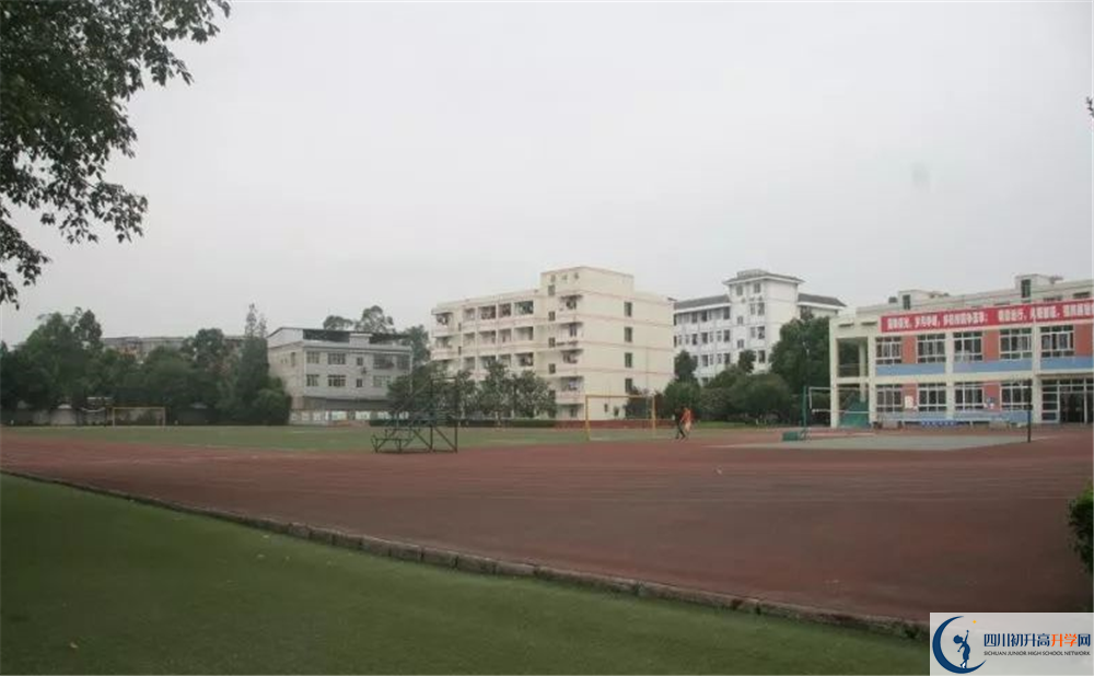 壽安中學(xué)一年的學(xué)費(fèi)是多少？