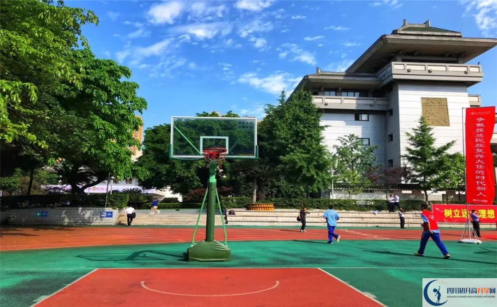考成都石室中學(xué)的分?jǐn)?shù)線是多少？