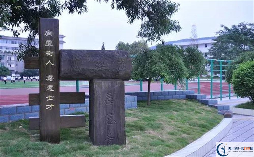 考成都市太平中學(xué)的分?jǐn)?shù)線是多少？