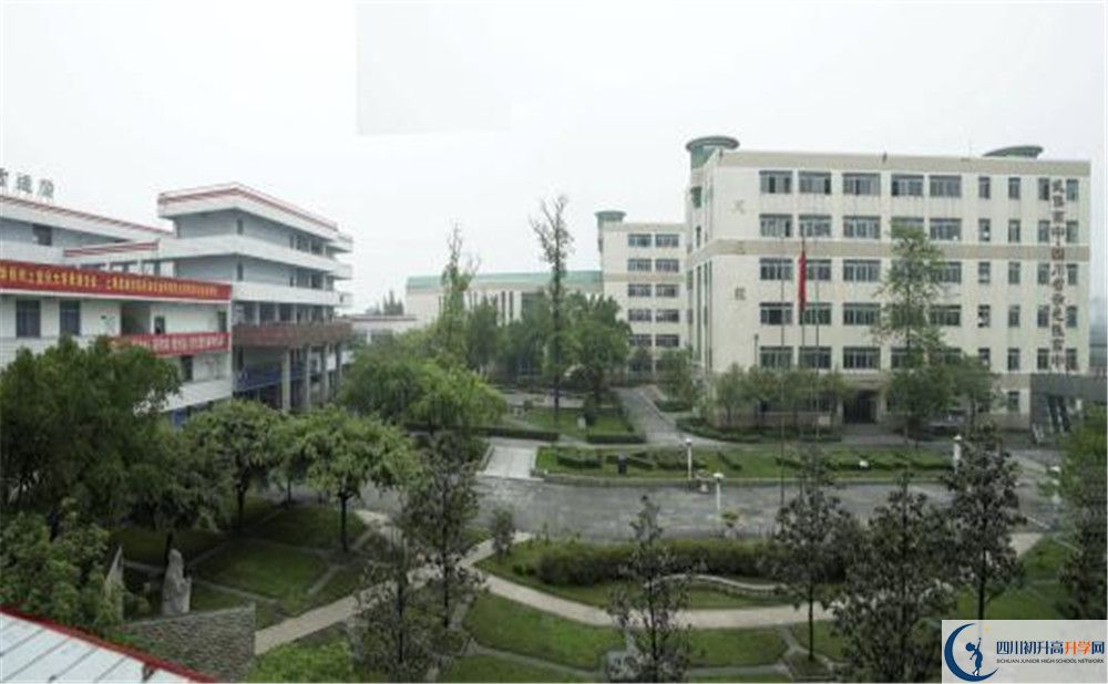 武侯高級中學(xué)的學(xué)費一期是多少？