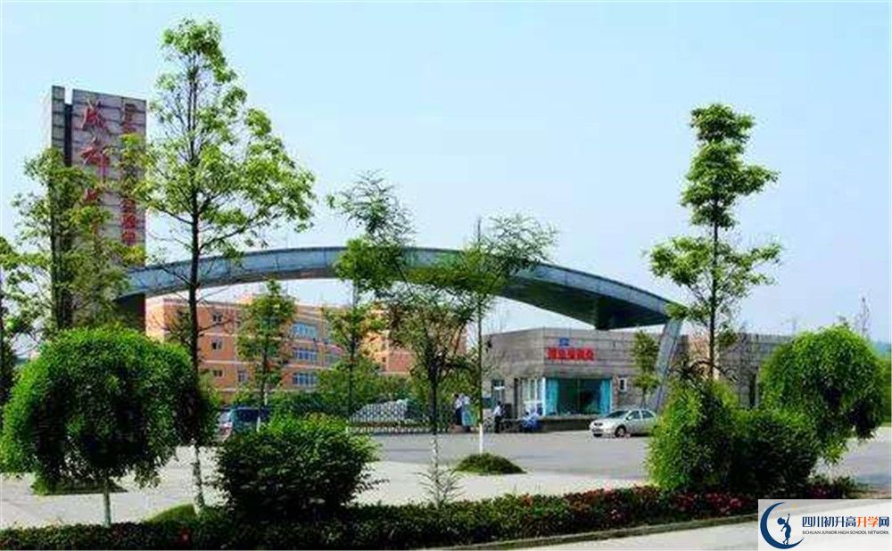 近幾年成都七中實(shí)驗(yàn)學(xué)校高中錄取的分?jǐn)?shù)線是多少？