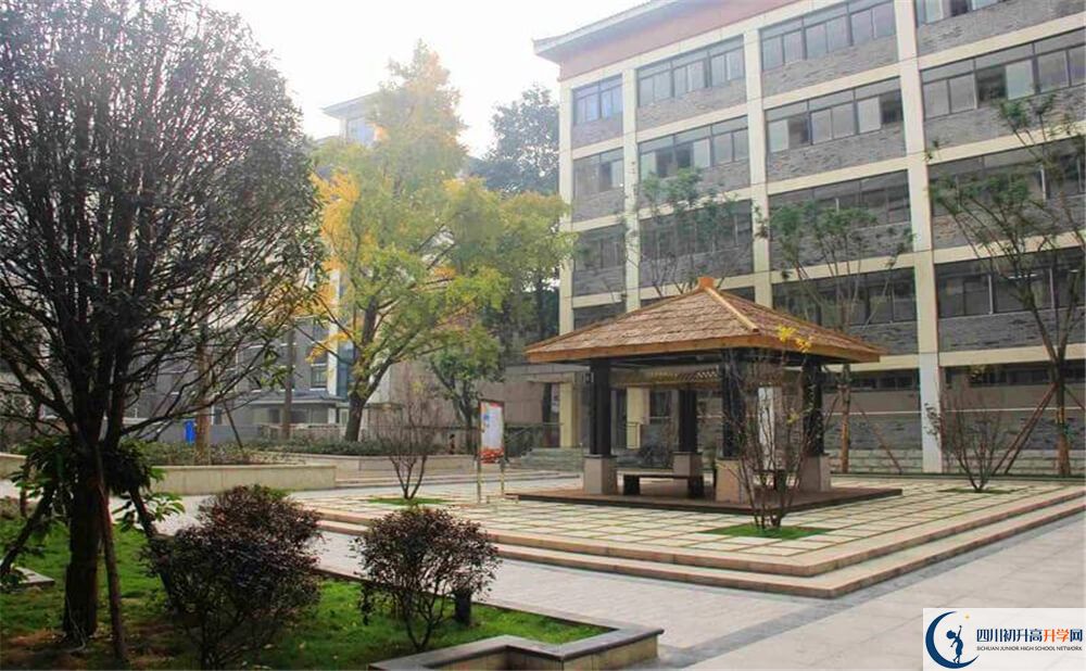 成都市西北中學(xué)高中歷年來(lái)的分?jǐn)?shù)線是多少分？