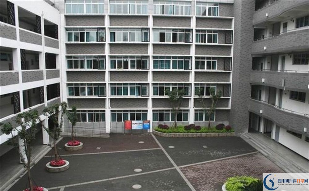 成都樹(shù)德協(xié)進(jìn)中學(xué)的住宿條件怎么樣？