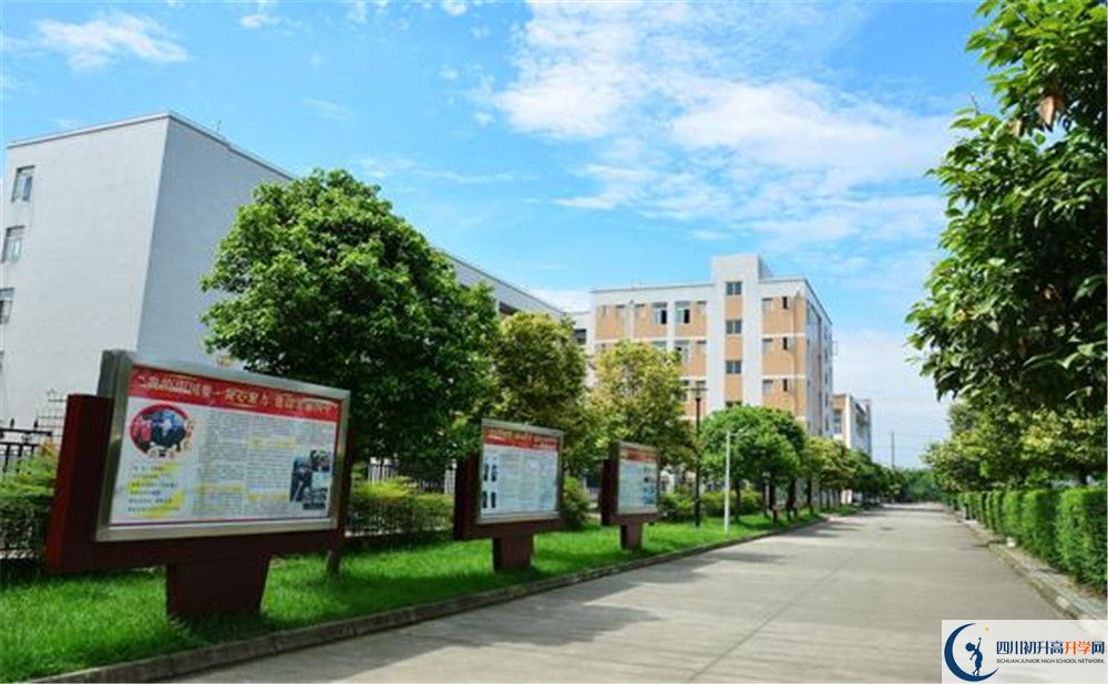 郫縣四中高一分班嗎？					