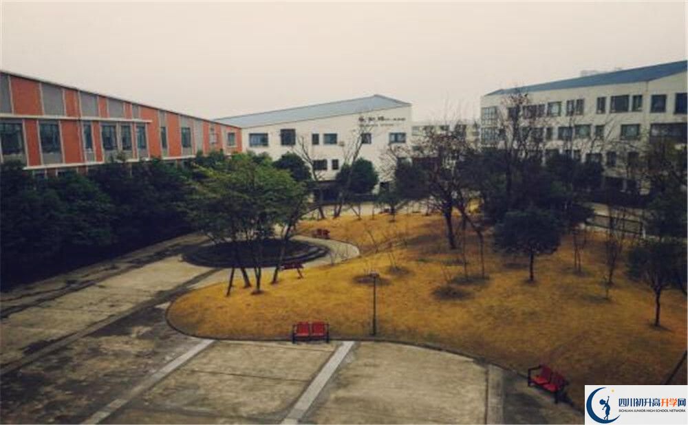 成都實(shí)驗(yàn)外國(guó)語學(xué)校（西區(qū)）高一多久放一次假？