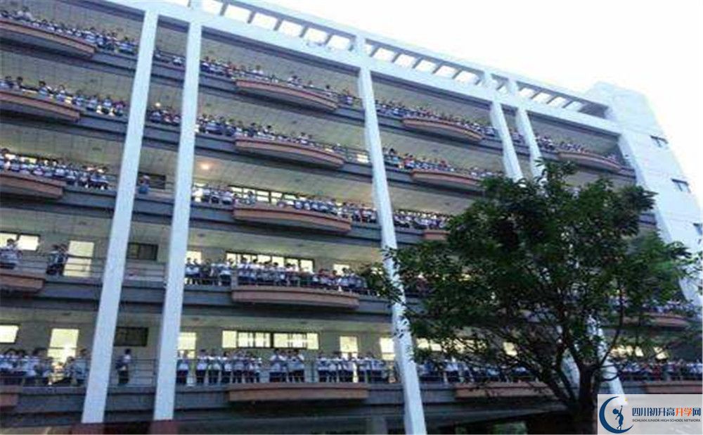 成都樹德中學(xué)住宿費用是多少錢？