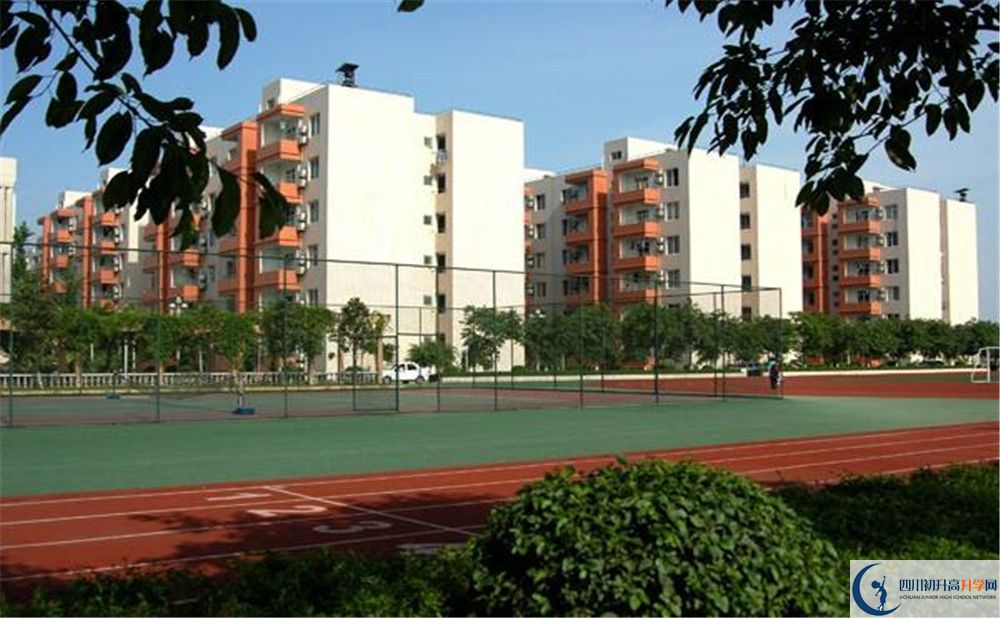 成都棠湖外國語學校住宿費用是多少？