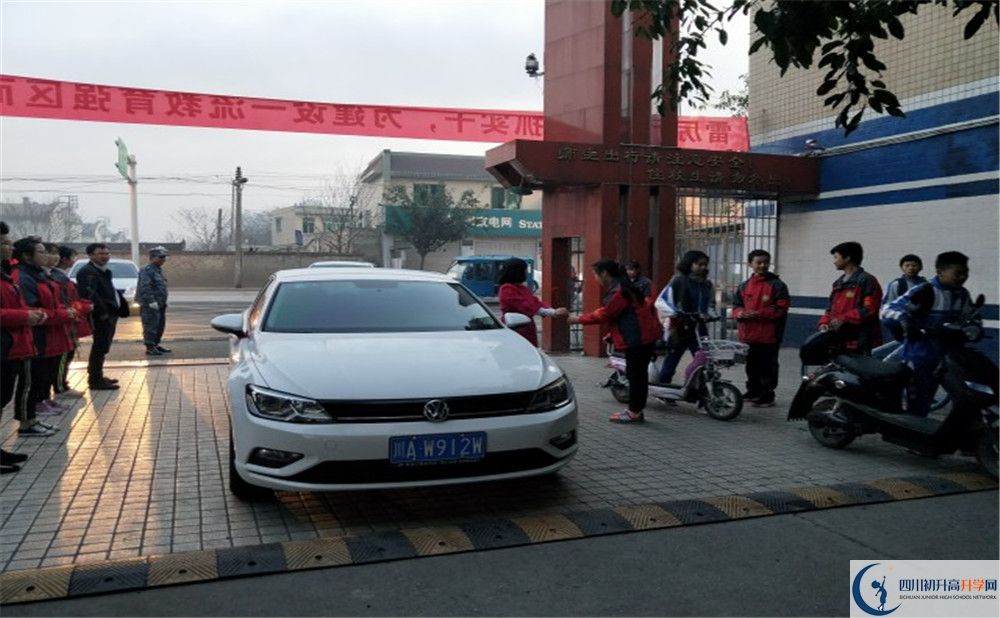 青白江中學(xué)2020年高一入學(xué)考試時間是多久？