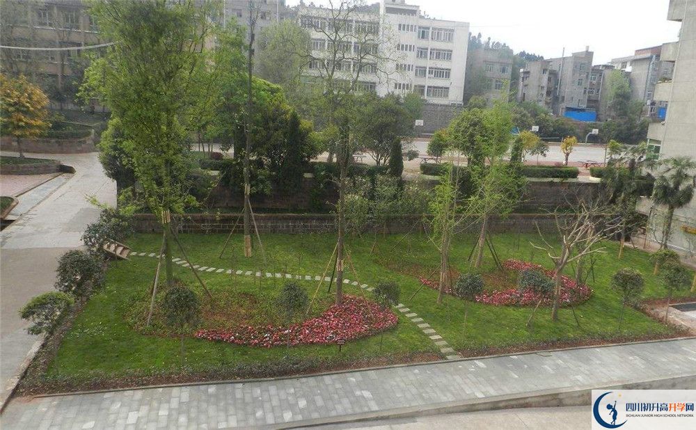 竹篙中學(xué)住宿費(fèi)用是多少？