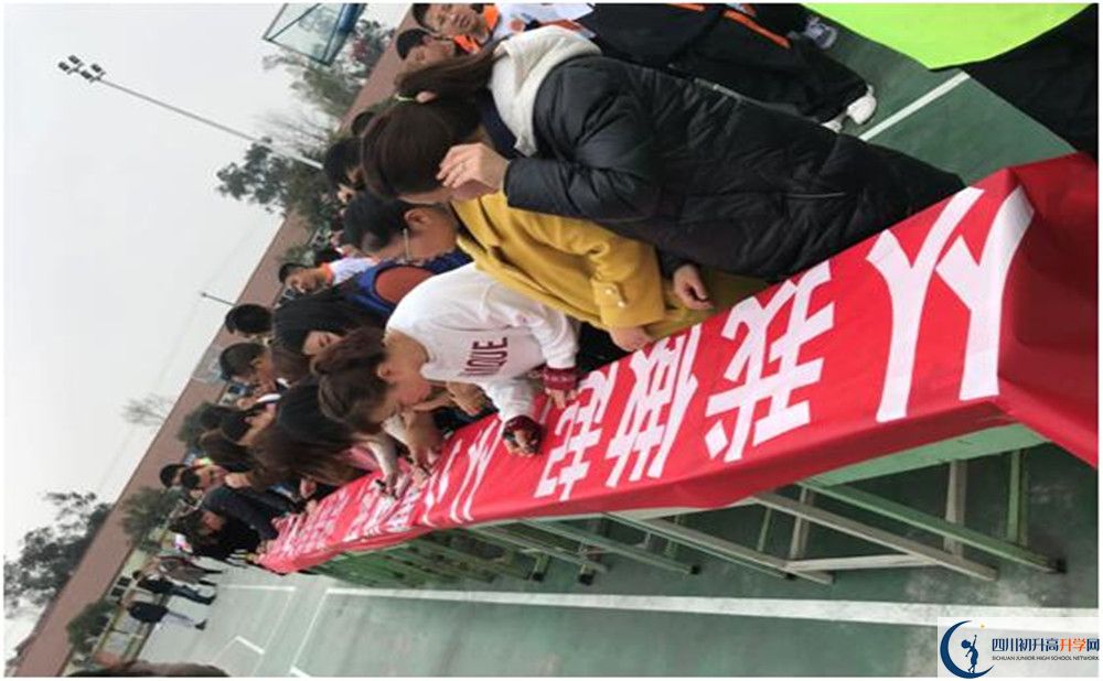 強項實驗中學(xué)高一多久放一次假呢？