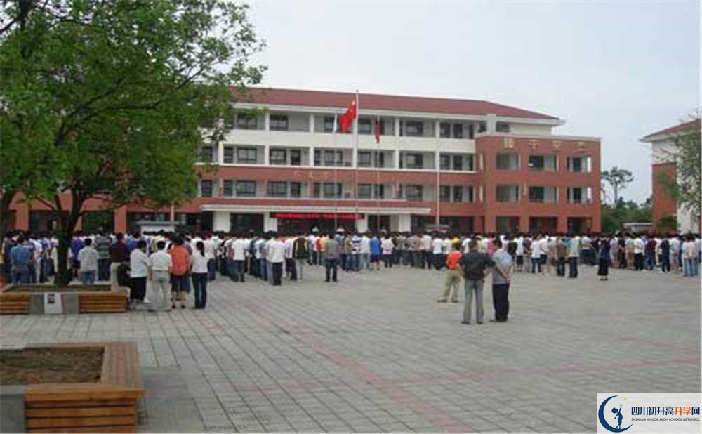 邛崍一中高一多久放一次假呢？
