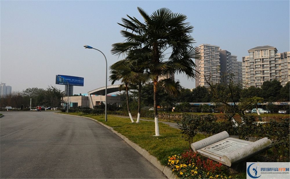 成都七中實驗學(xué)校的高中住宿怎么樣？