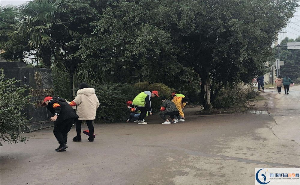 養(yǎng)馬中學(xué)位置在哪里？