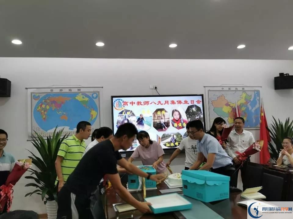成都石室佳興外國(guó)語學(xué)校夏令營(yíng)費(fèi)用是多少？