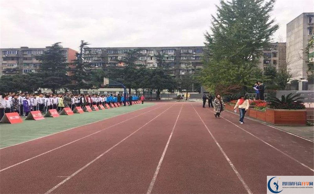 成都十八中實(shí)驗(yàn)班人數(shù)是多少？
