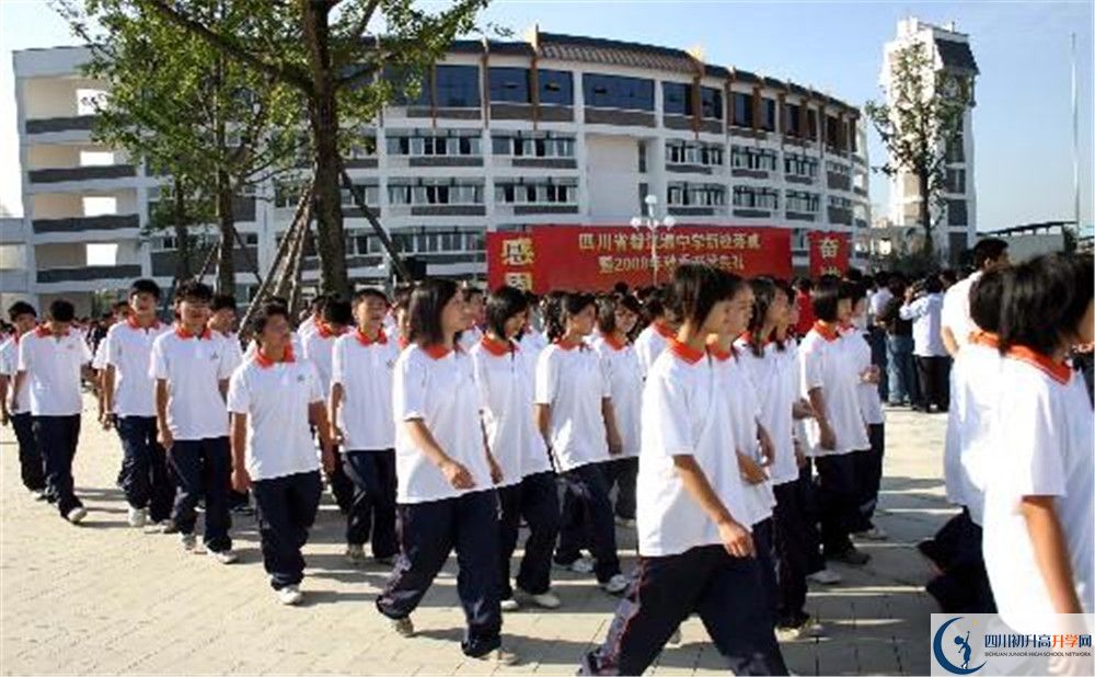 都江堰中學(xué)是私立收費(fèi)嗎？