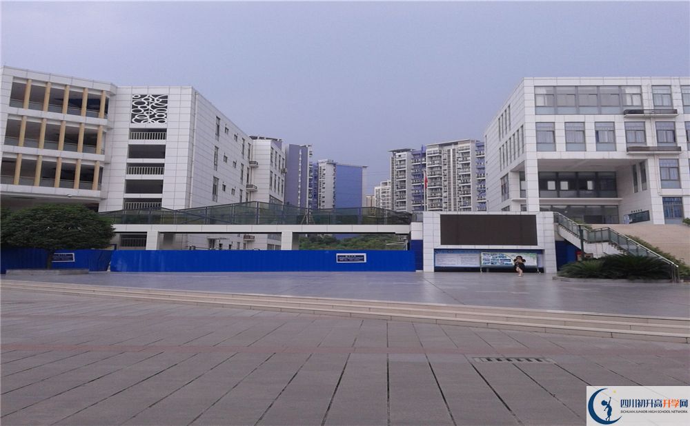 成都市第三中學高中分班考試難嗎？