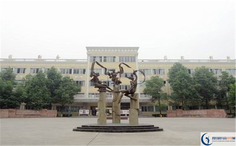 成都外國語學(xué)校實(shí)驗(yàn)班學(xué)費(fèi)貴嗎？