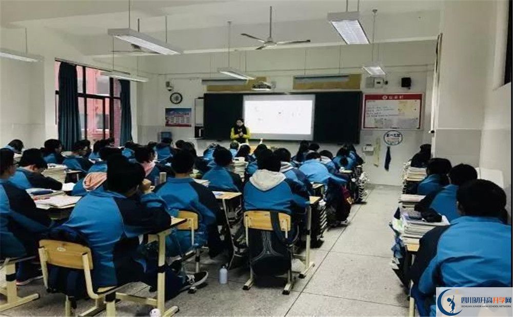 新都一中高中分班考試難嗎？