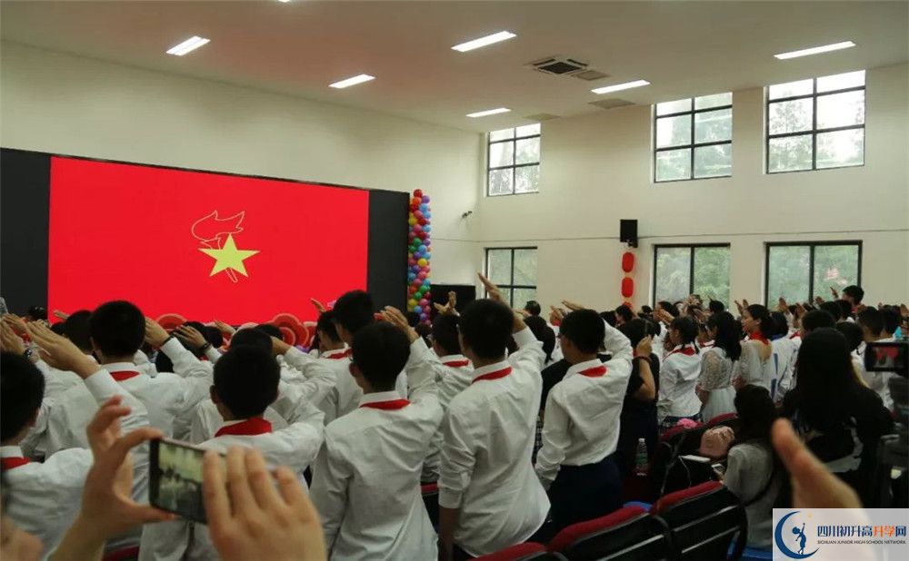 成都七中八一學(xué)校走讀生作息時間是多久？