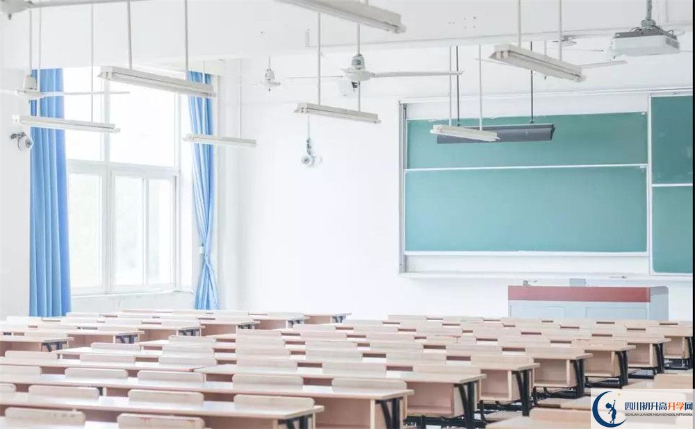 成都鐵路中學補課嗎？