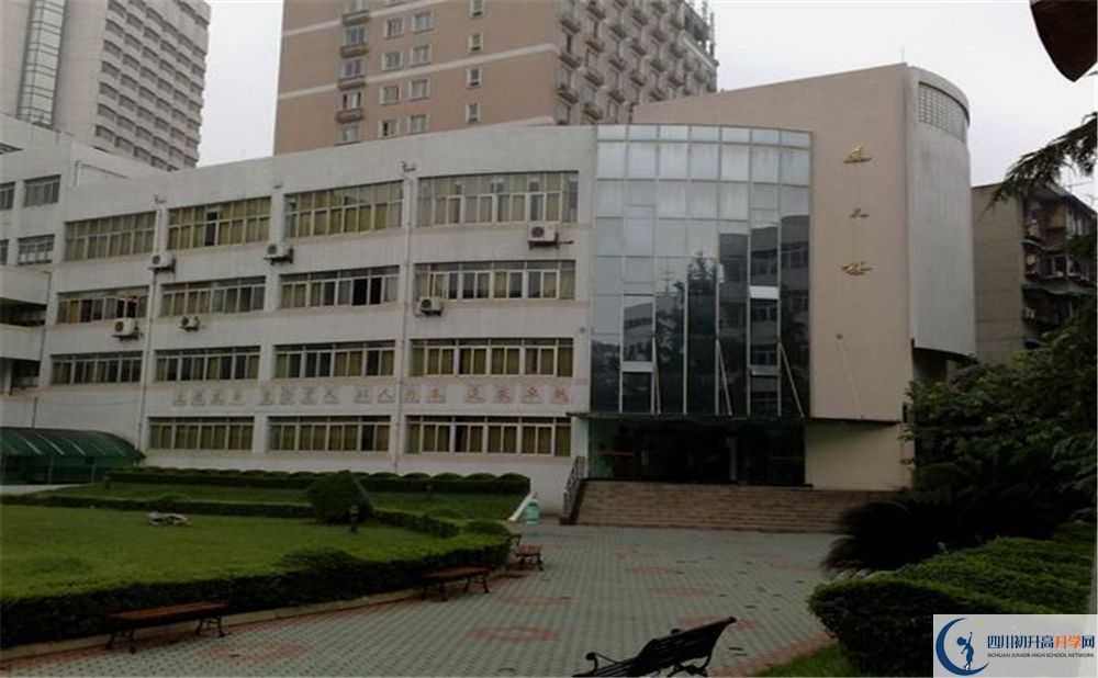 成都市鹽道街中學(xué)軍訓(xùn)多久？