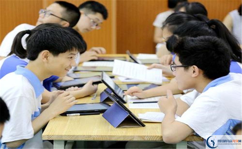 香城中學(xué)補課多少錢？