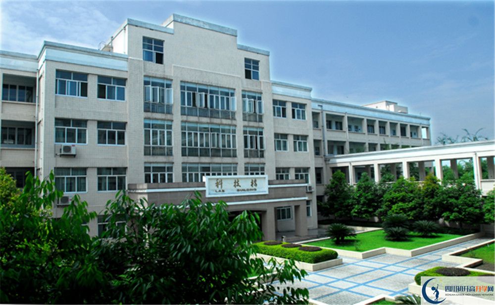 成都棠湖外國語學校今年的學費怎么收取，是否變化？