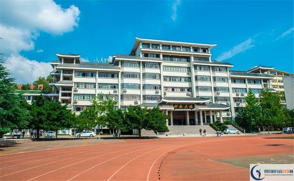 閬中東風中學今年的錄取條件是否有變化？