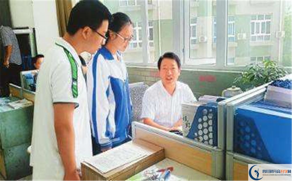成都十七中2020年學(xué)費(fèi)多少錢？
