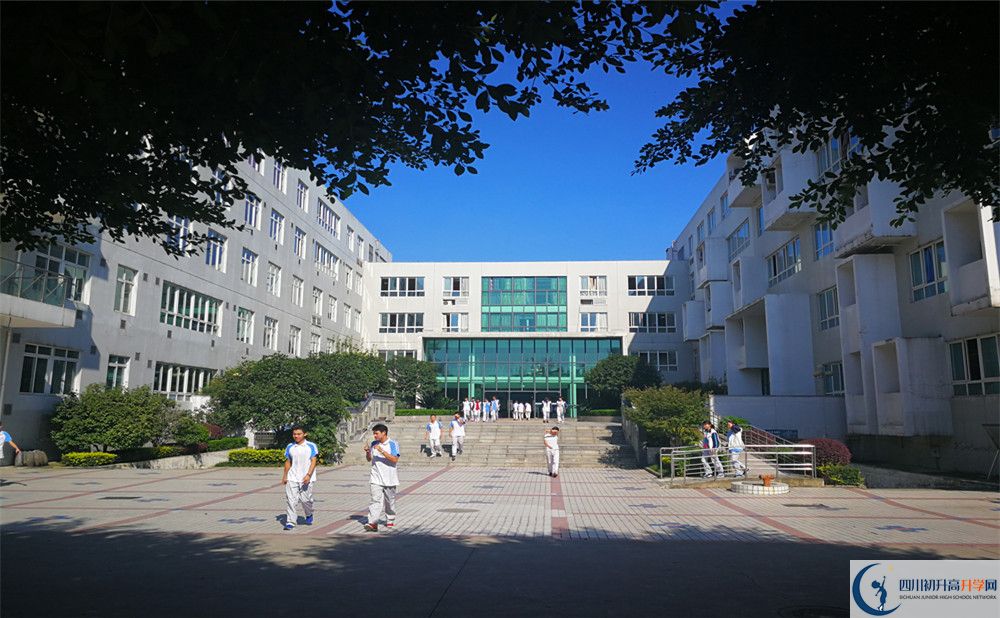 2020年成都市鐵路中學(xué)是國重嗎？