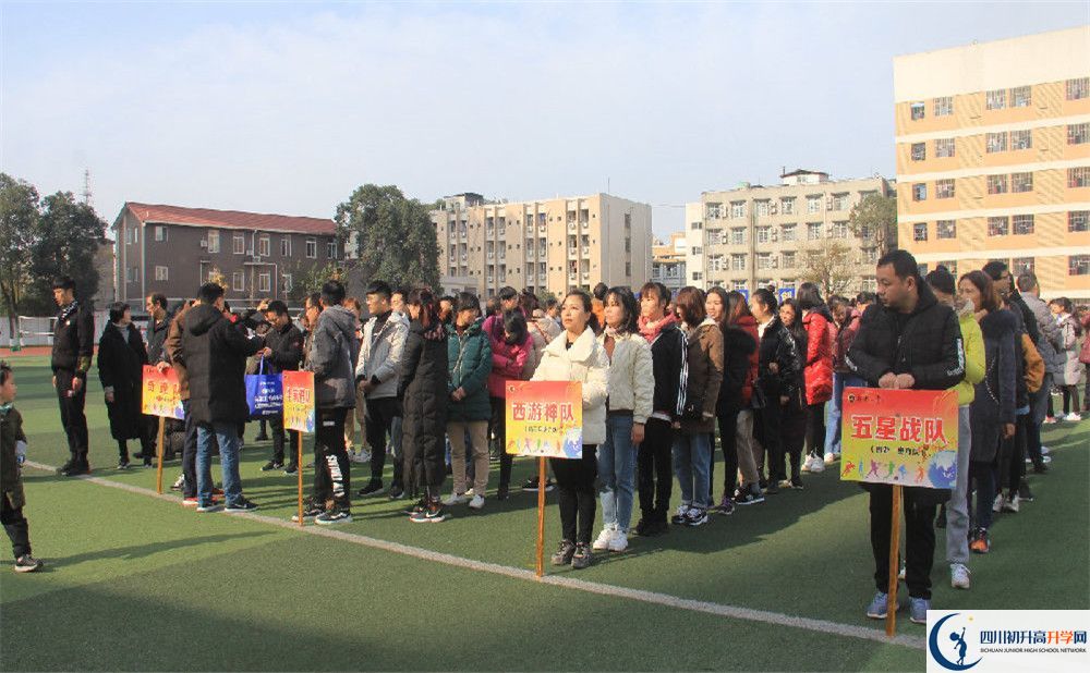 新都二中中考分?jǐn)?shù)線2020年是多少分？
